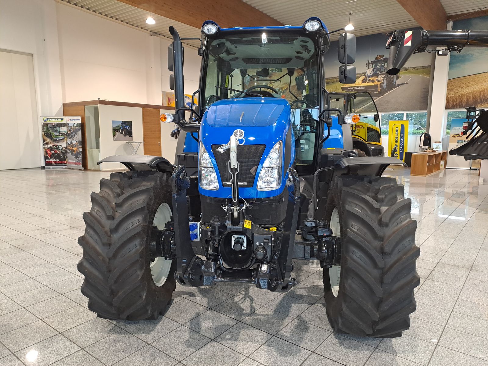 New Holland T5.90S Synchro Shuttle 3
