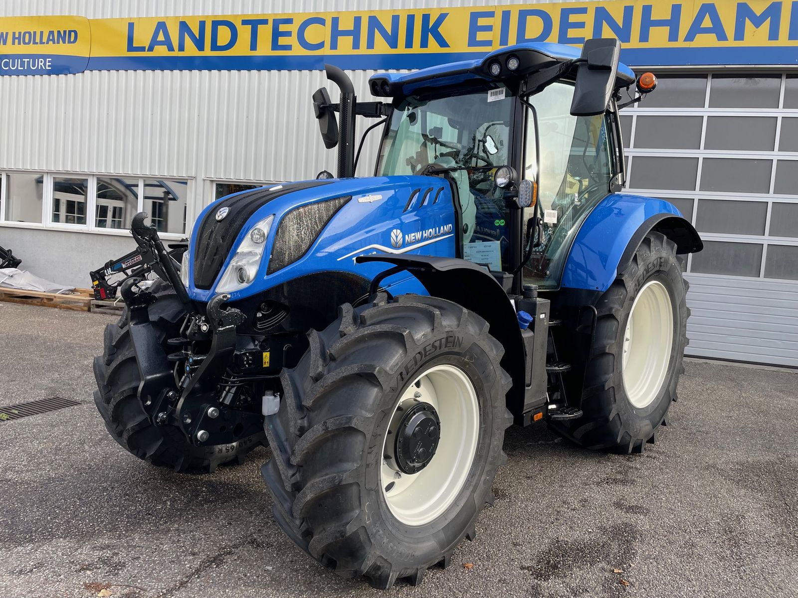 New Holland T6.180 Auto Command (Stage V) 1
