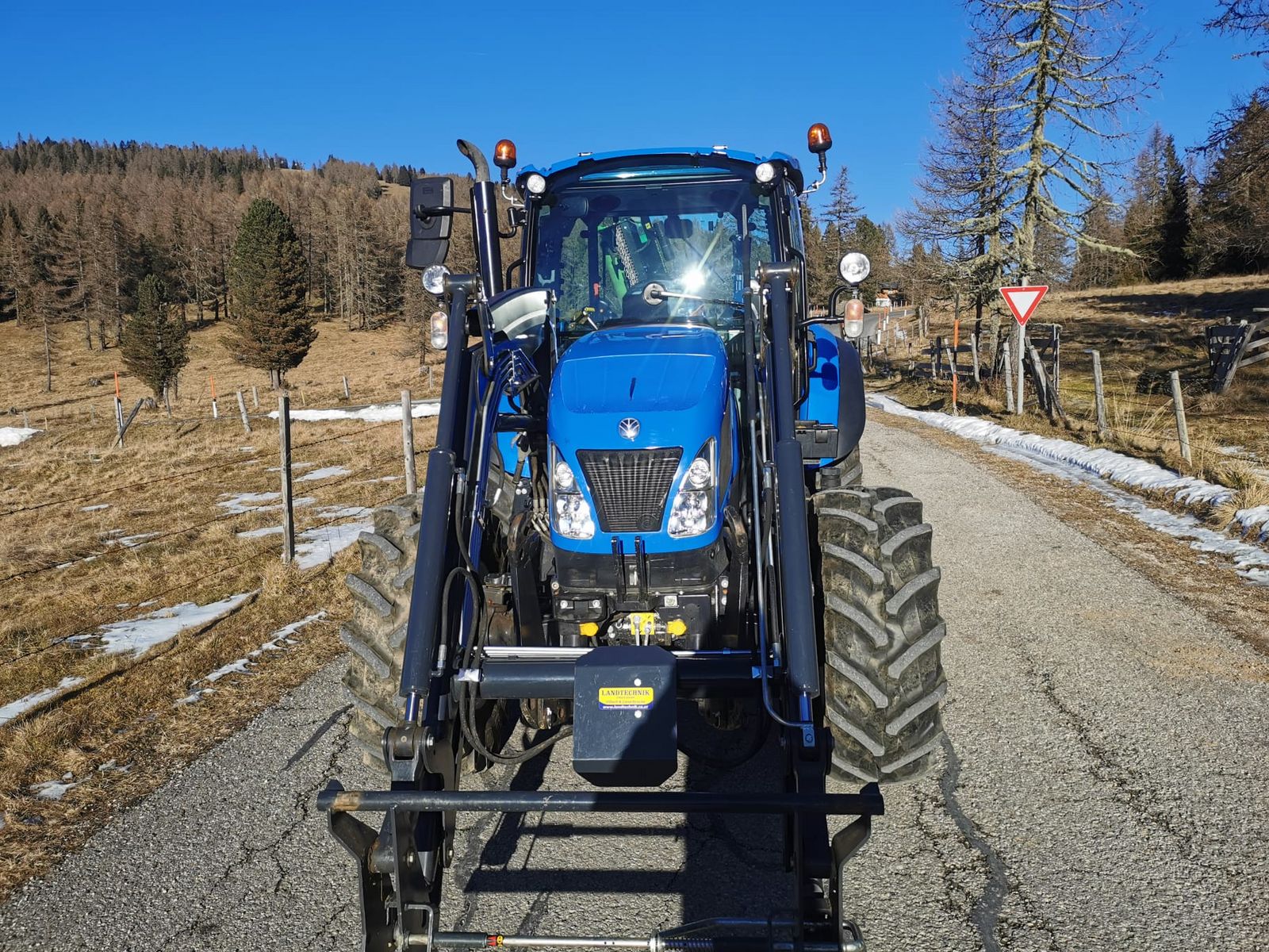 New Holland T 5.85 3