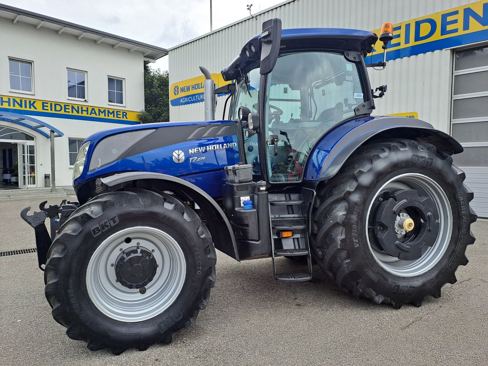 New Holland T7.270 Auto Command SideWinder II (Stage V) 3
