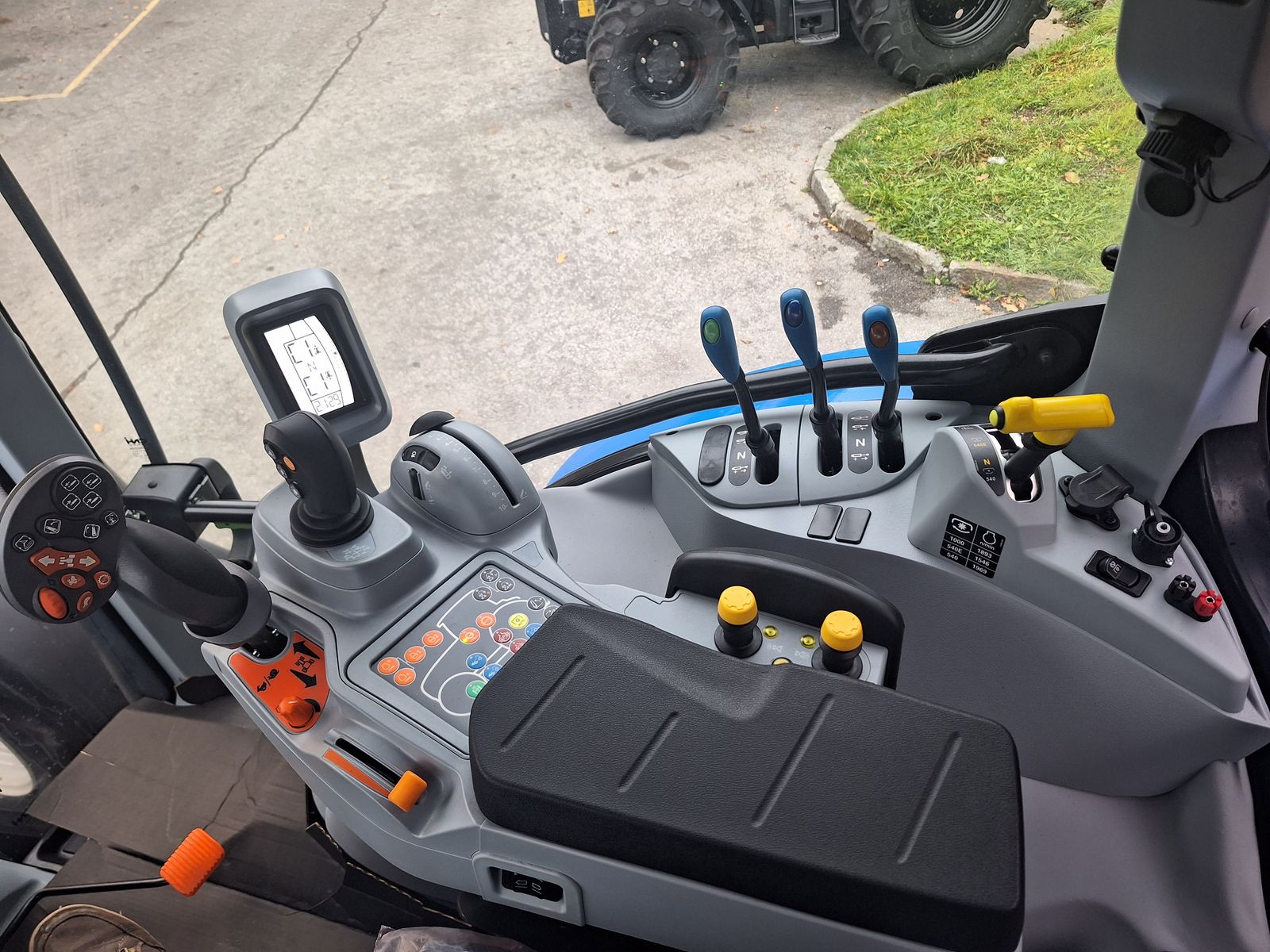 New Holland T6.145 Stage V 3