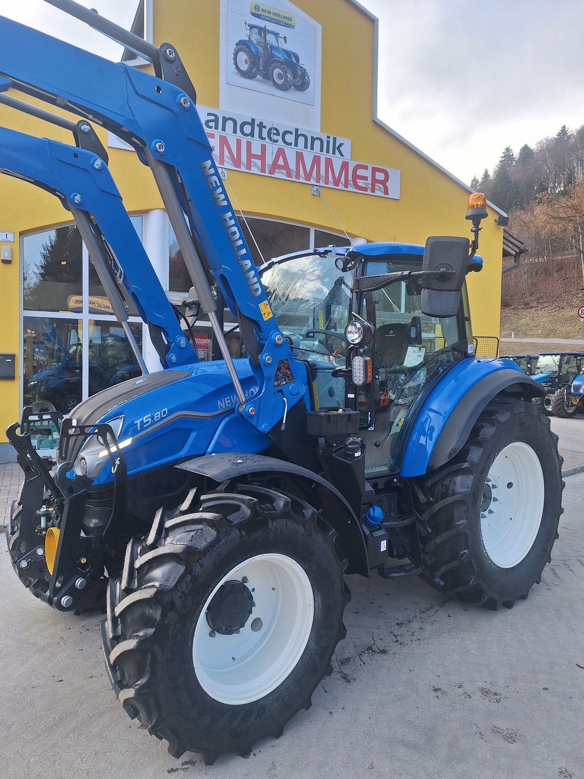 New Holland T5.80 Utility Dual Command 2
