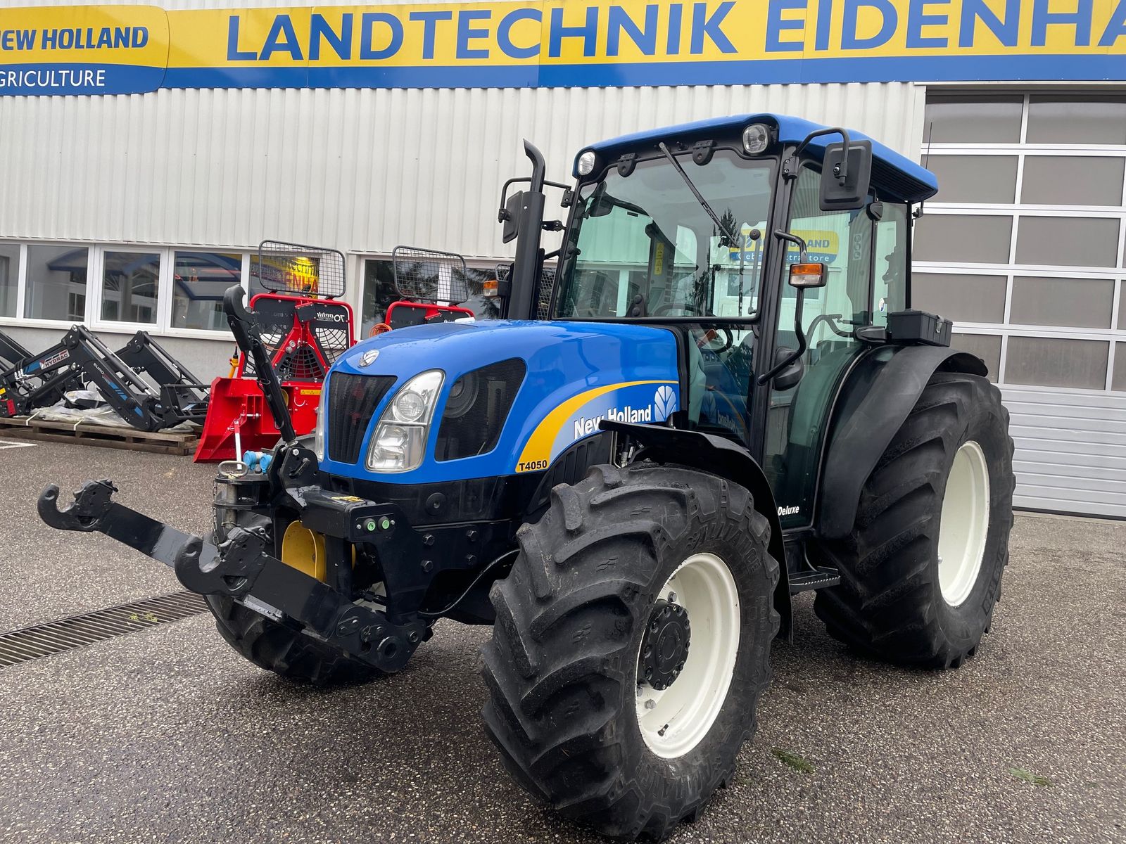New Holland T4050 DeLuxe 1