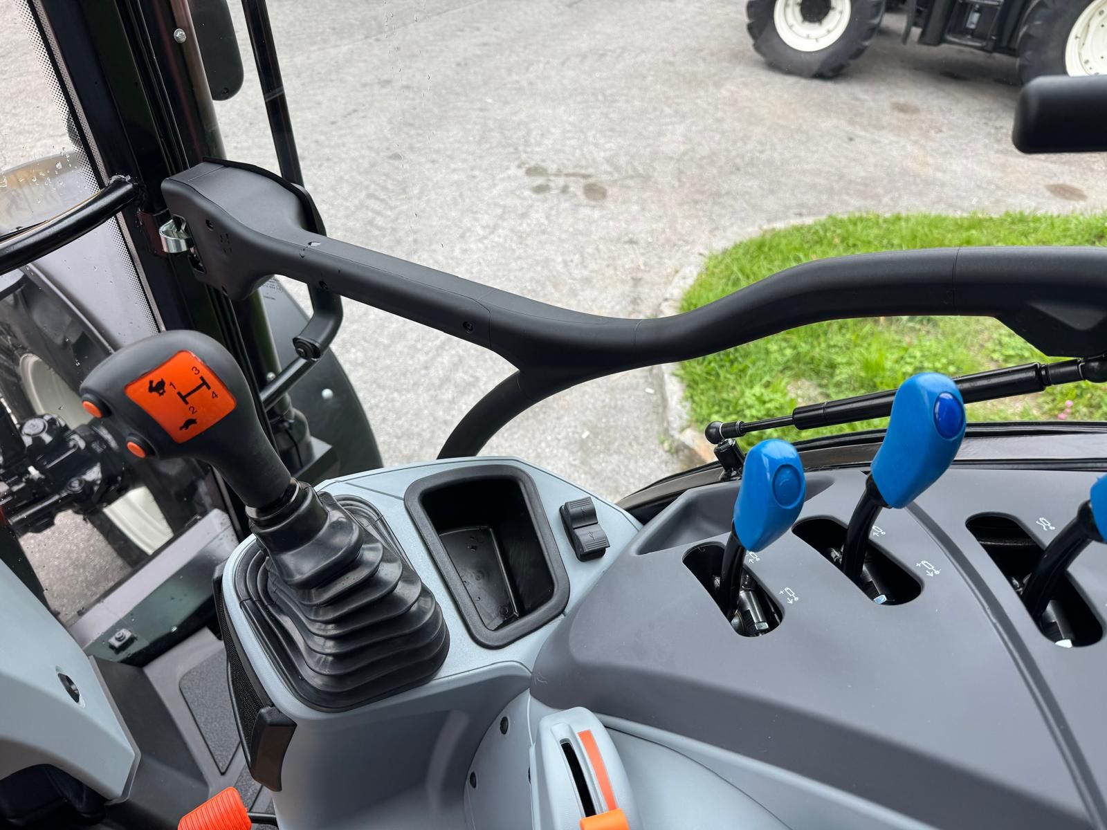 New Holland T5.90 Dual Command   2