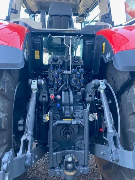 Massey Ferguson MF 8740 S (Stage V) 3