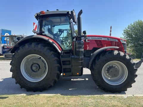 Massey Ferguson MF 8740 S (Stage V)
