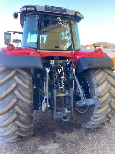 Massey Ferguson MF 7S.210 2
