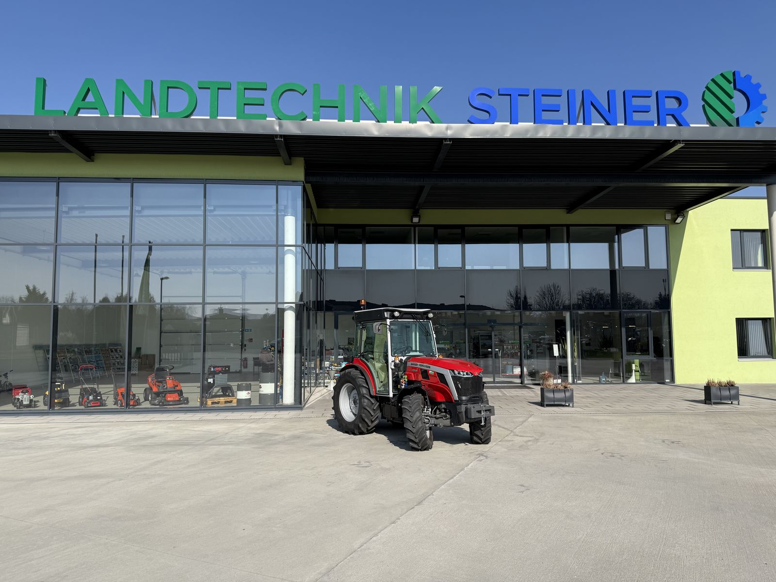 Massey Ferguson MF 3FR.85 2