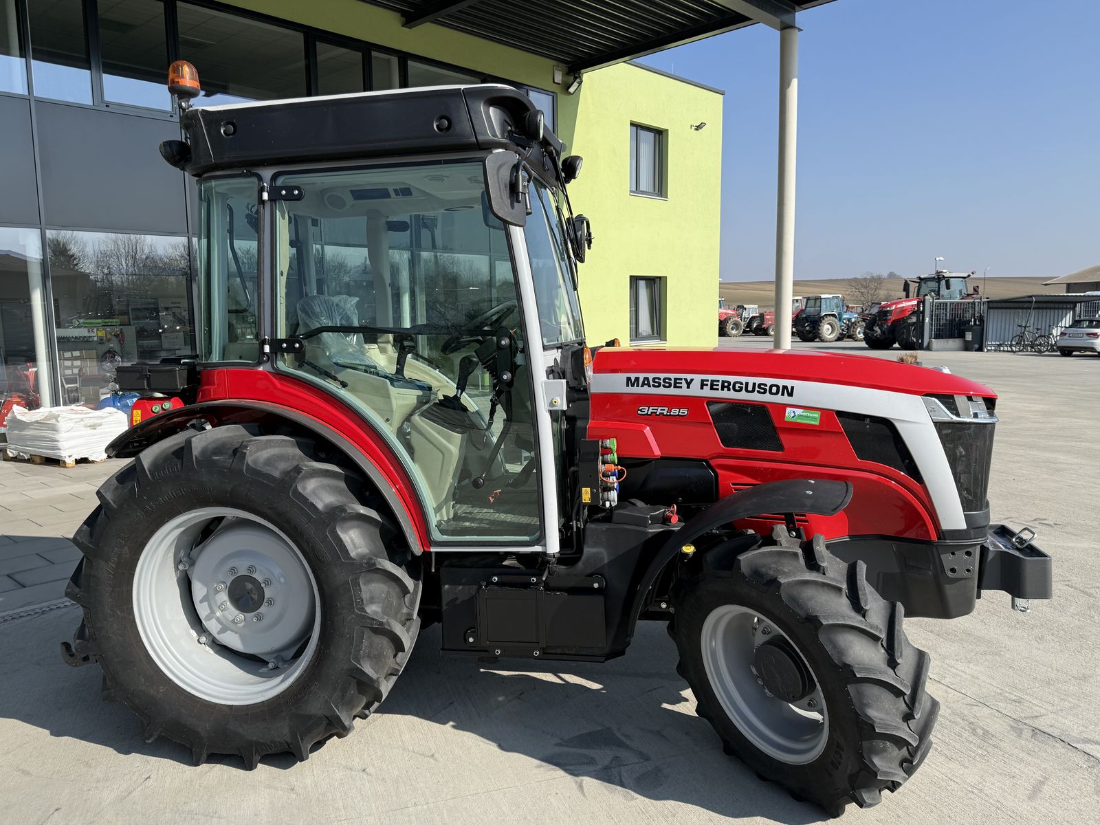 Massey Ferguson MF 3FR.85 3