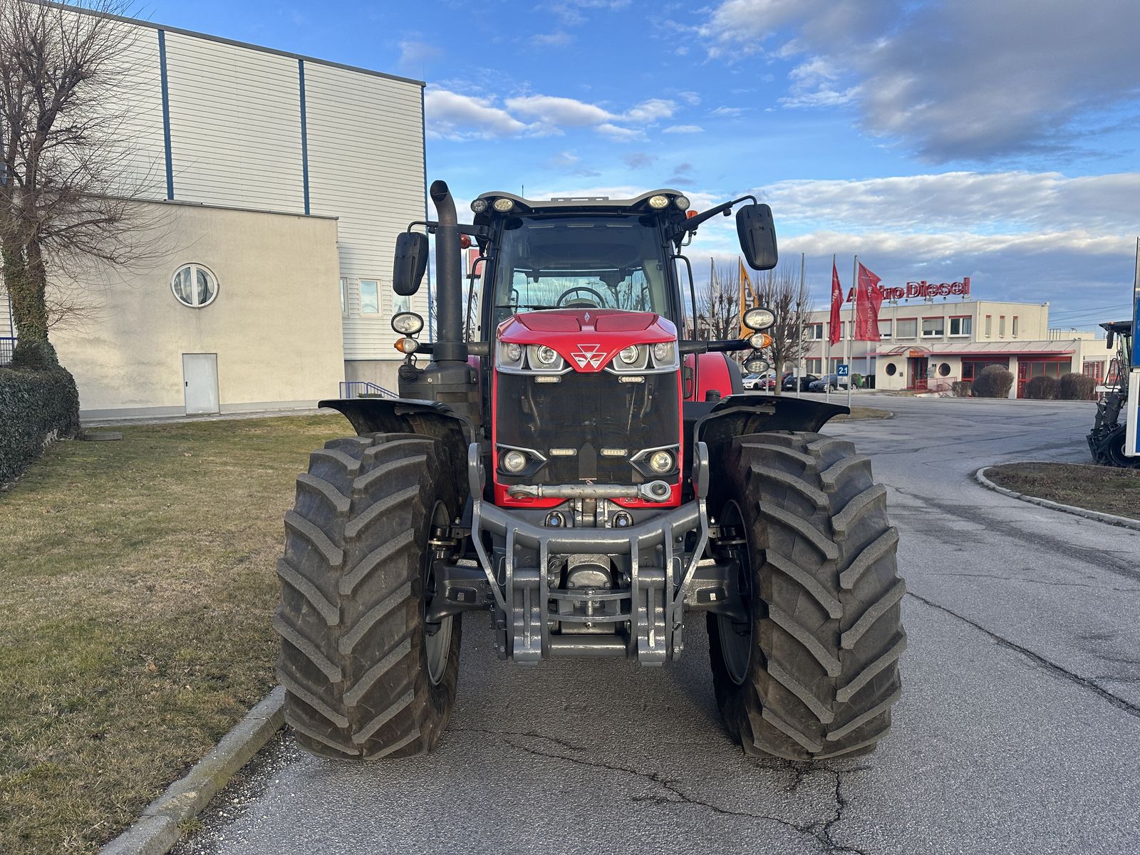 Massey Ferguson MF 8740 S (Stage V) 2