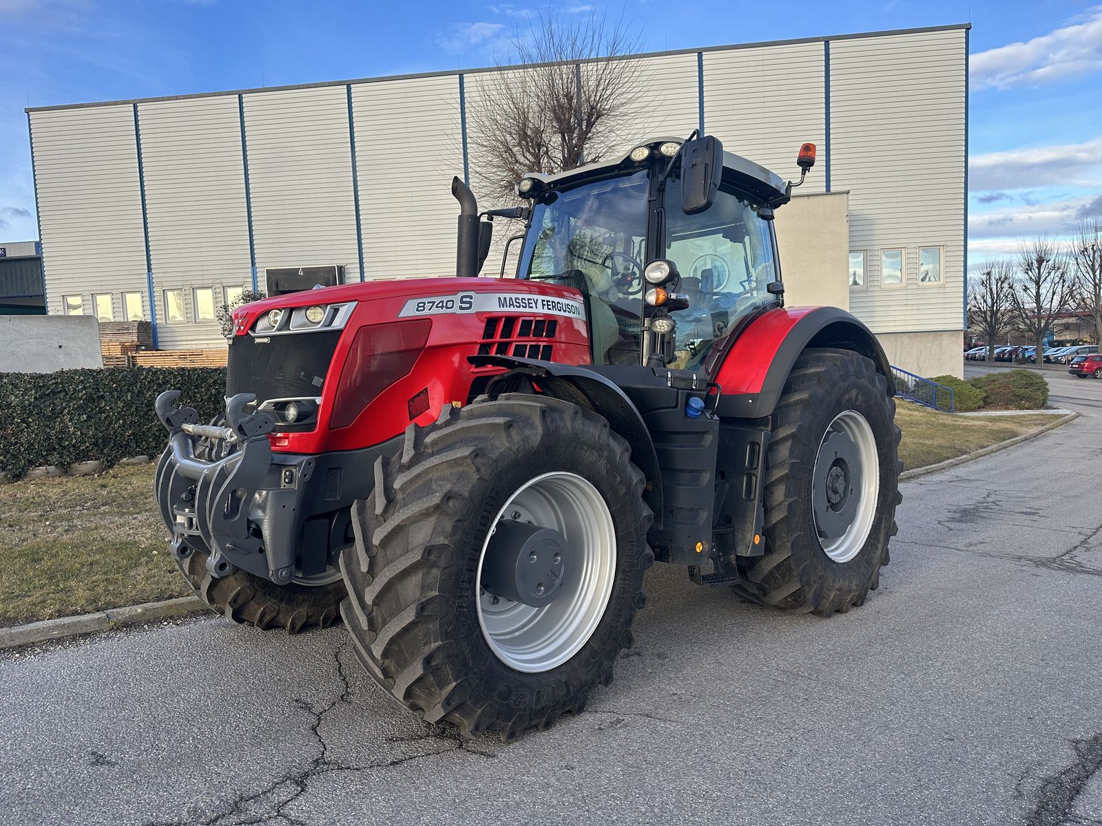 Massey Ferguson MF 8740 S (Stage V) 3