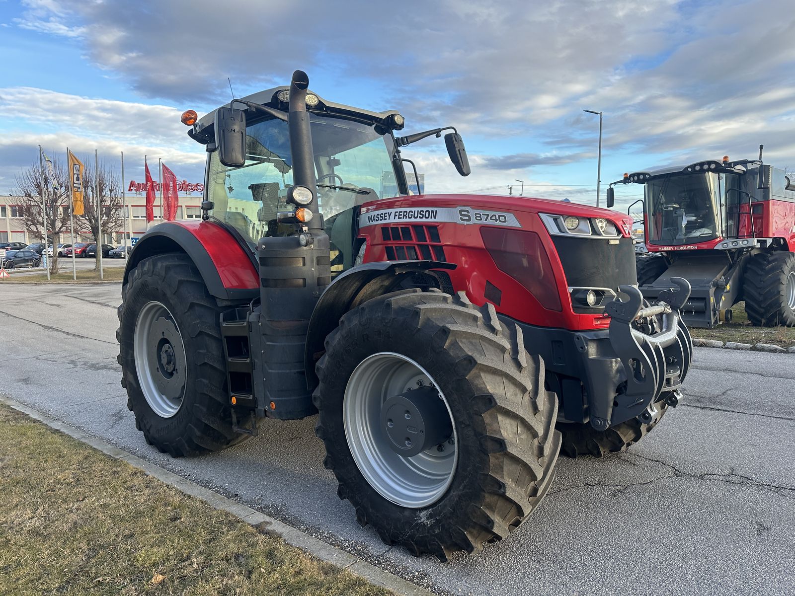 Massey Ferguson MF 8740 S (Stage V) 2