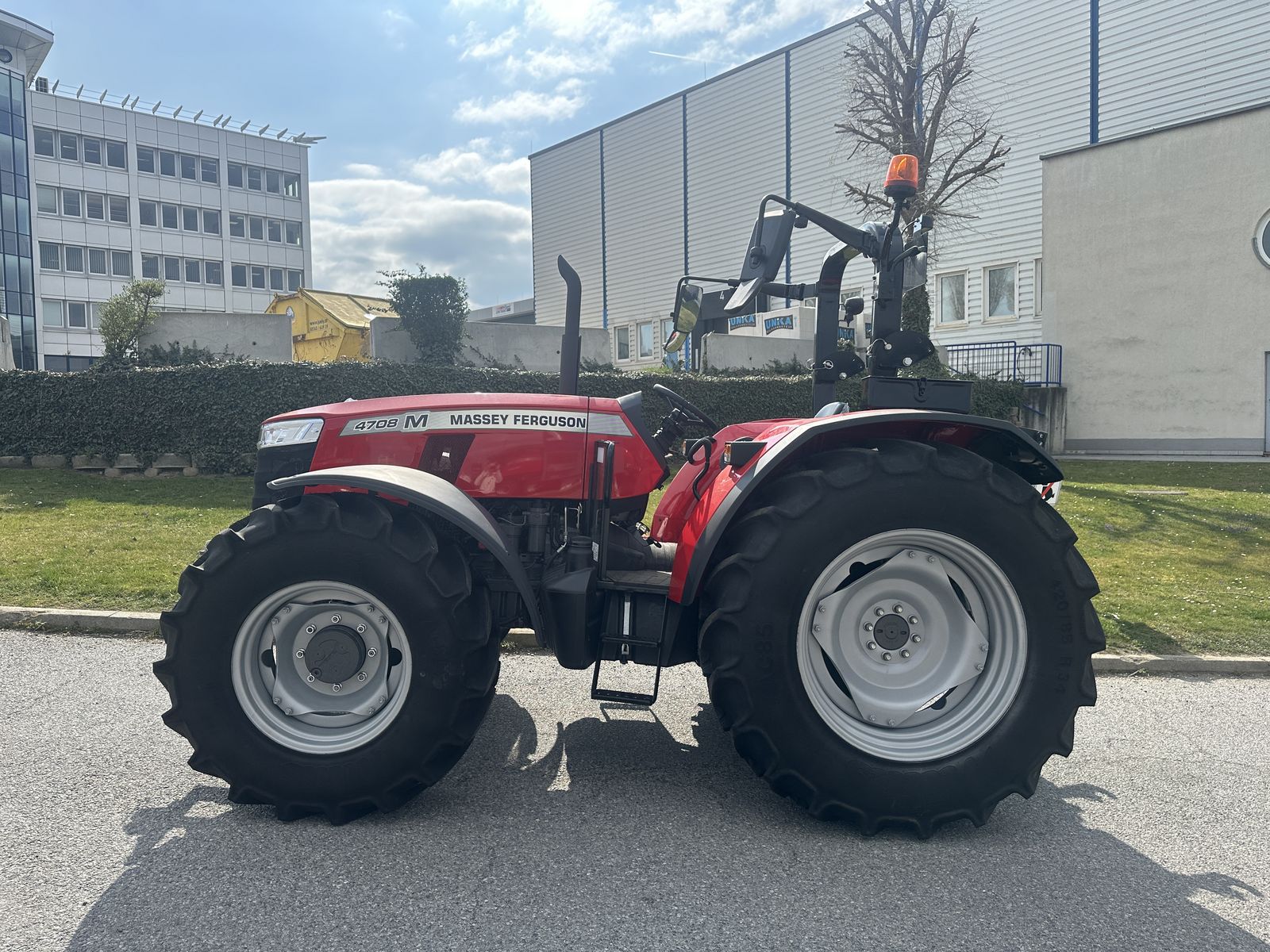 Massey Ferguson MF 4708 M Plattform 3