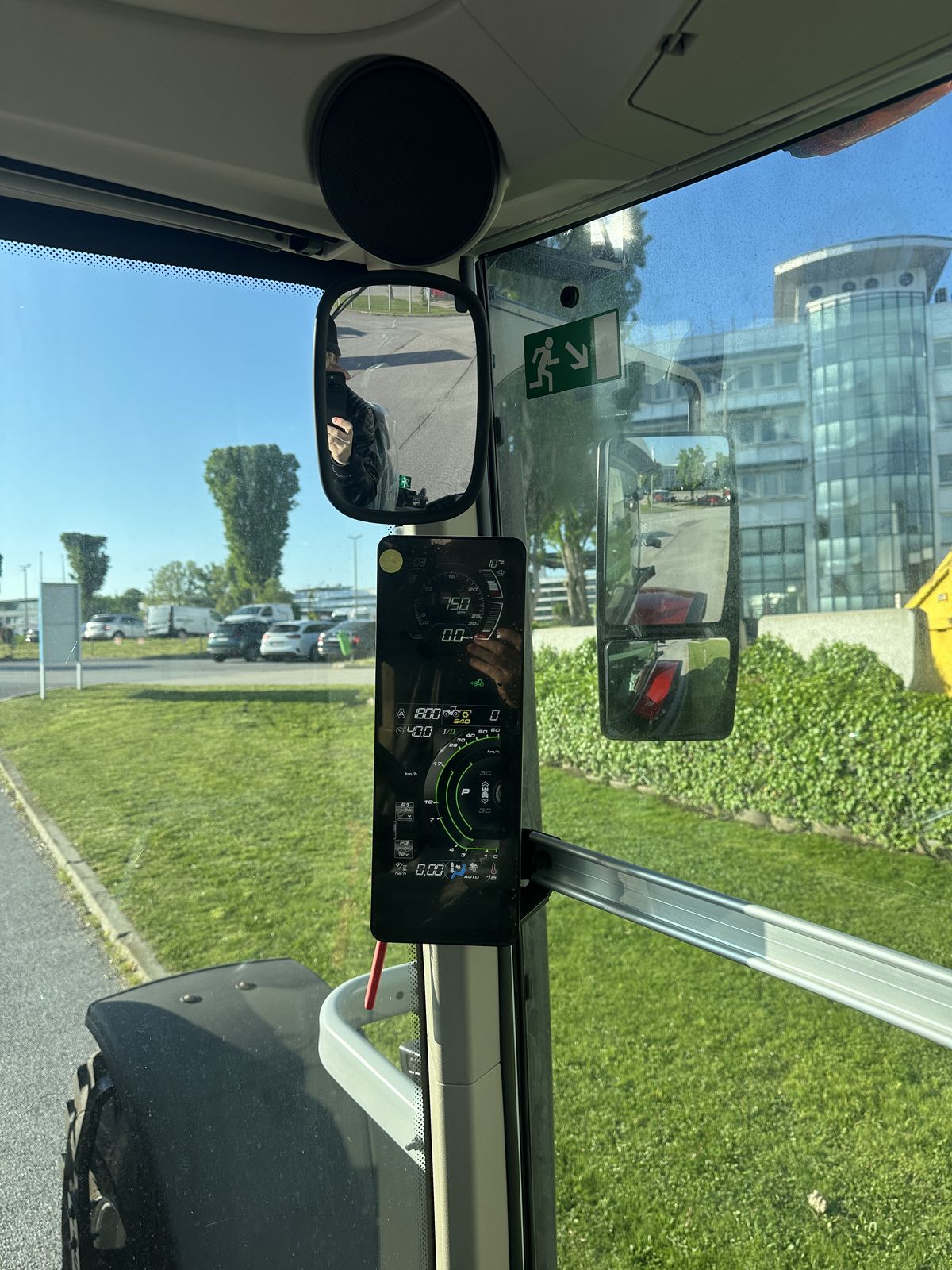 Massey Ferguson MF 8S.225 2