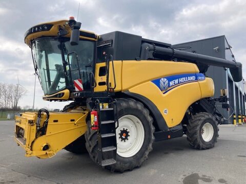 <strong>New Holland CR8.90</strong><br />