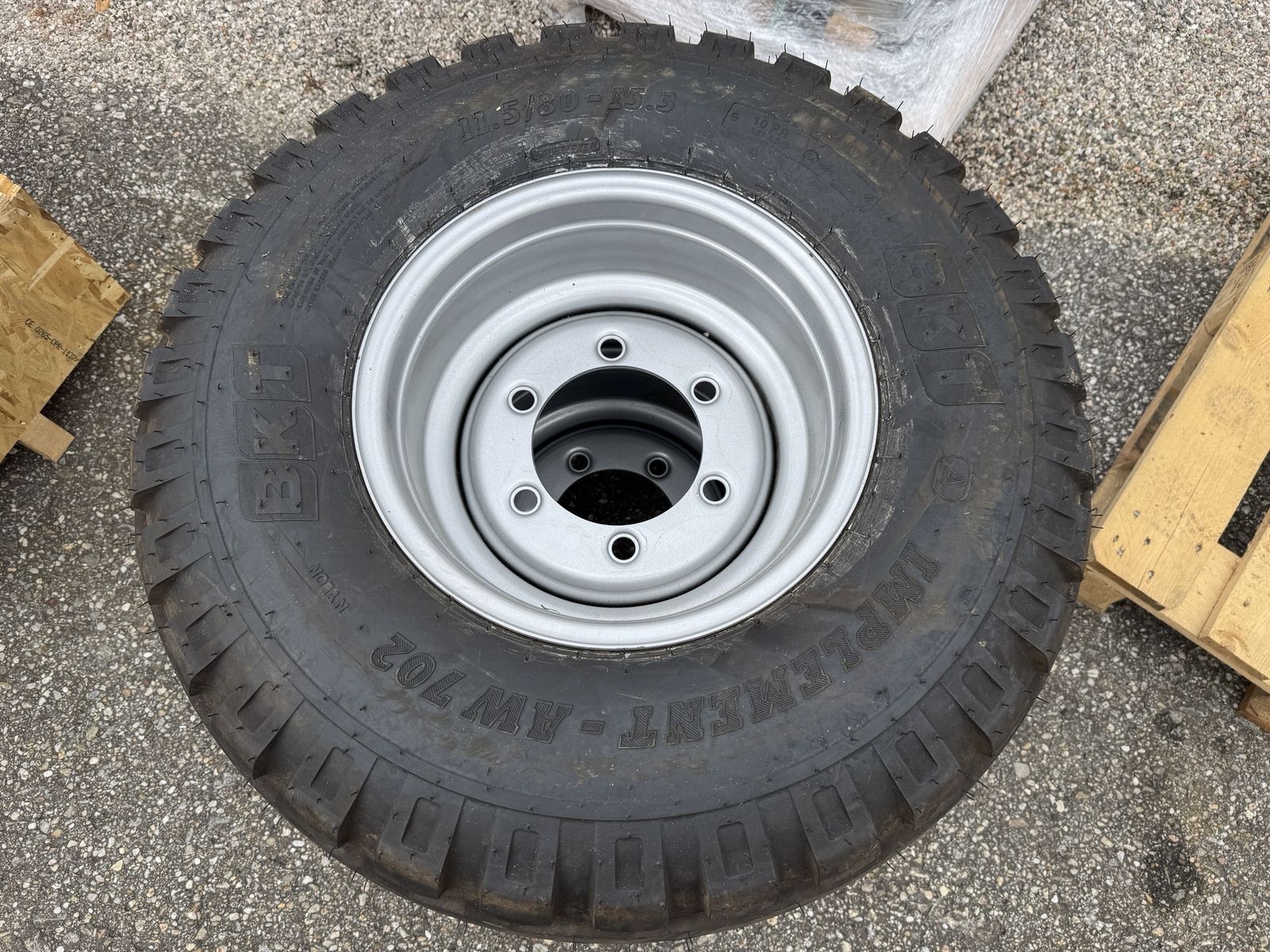 BKT 11.5/80-15.3 2