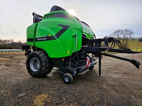 Deutz Fahr Rundballenpresse mit variabler Kammer 