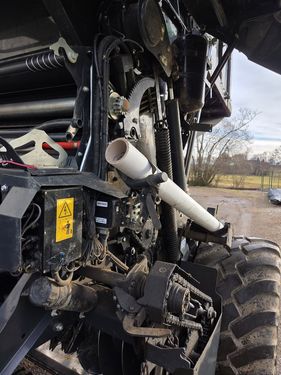Deutz Fahr Rundballenpresse mit variabler Kammer 