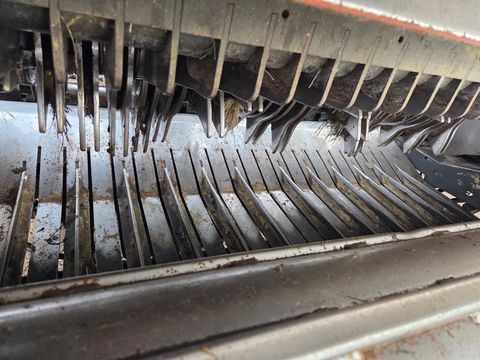 Deutz Fahr Rundballenpresse mit variabler Kammer 