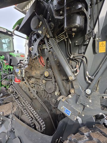 Deutz Fahr Rundballenpresse mit variabler Kammer 