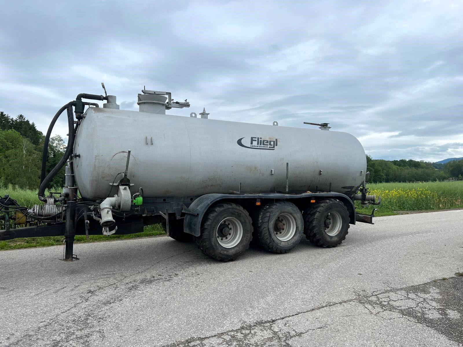 Fliegl Dreiachs-Vakuumfass ! 1