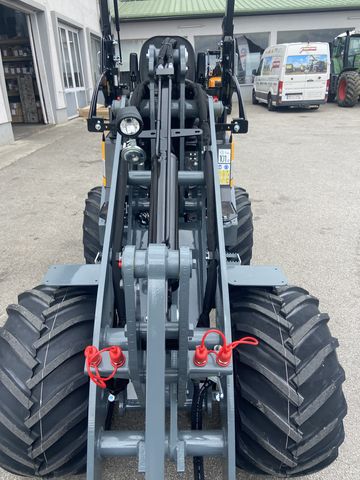 Giant G2300HD AgriLine