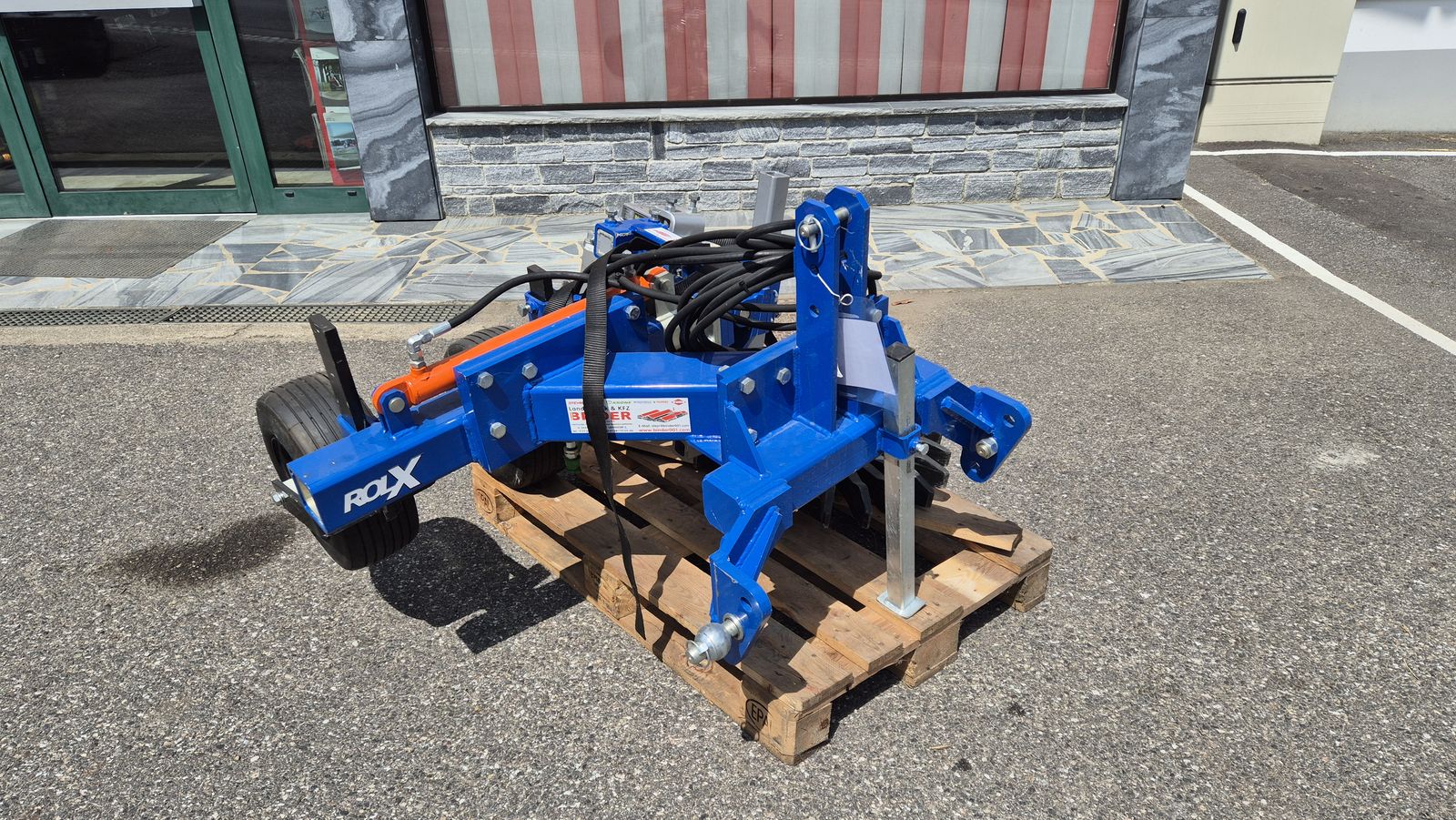 EcoLine Geräteträger mit BÄHR Roll-u.Fingerhacke 2