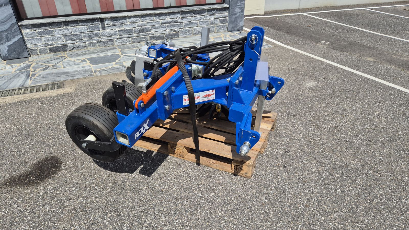 EcoLine Geräteträger mit BÄHR Roll-u.Fingerhacke 3