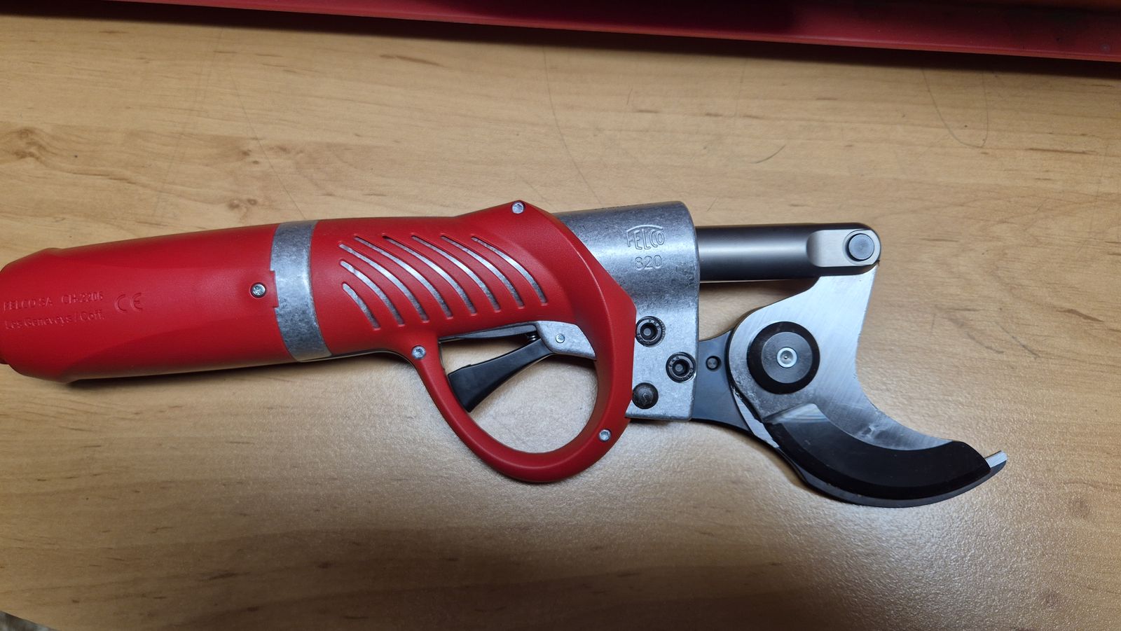 Felco Rebschere Felcotronic 820 1