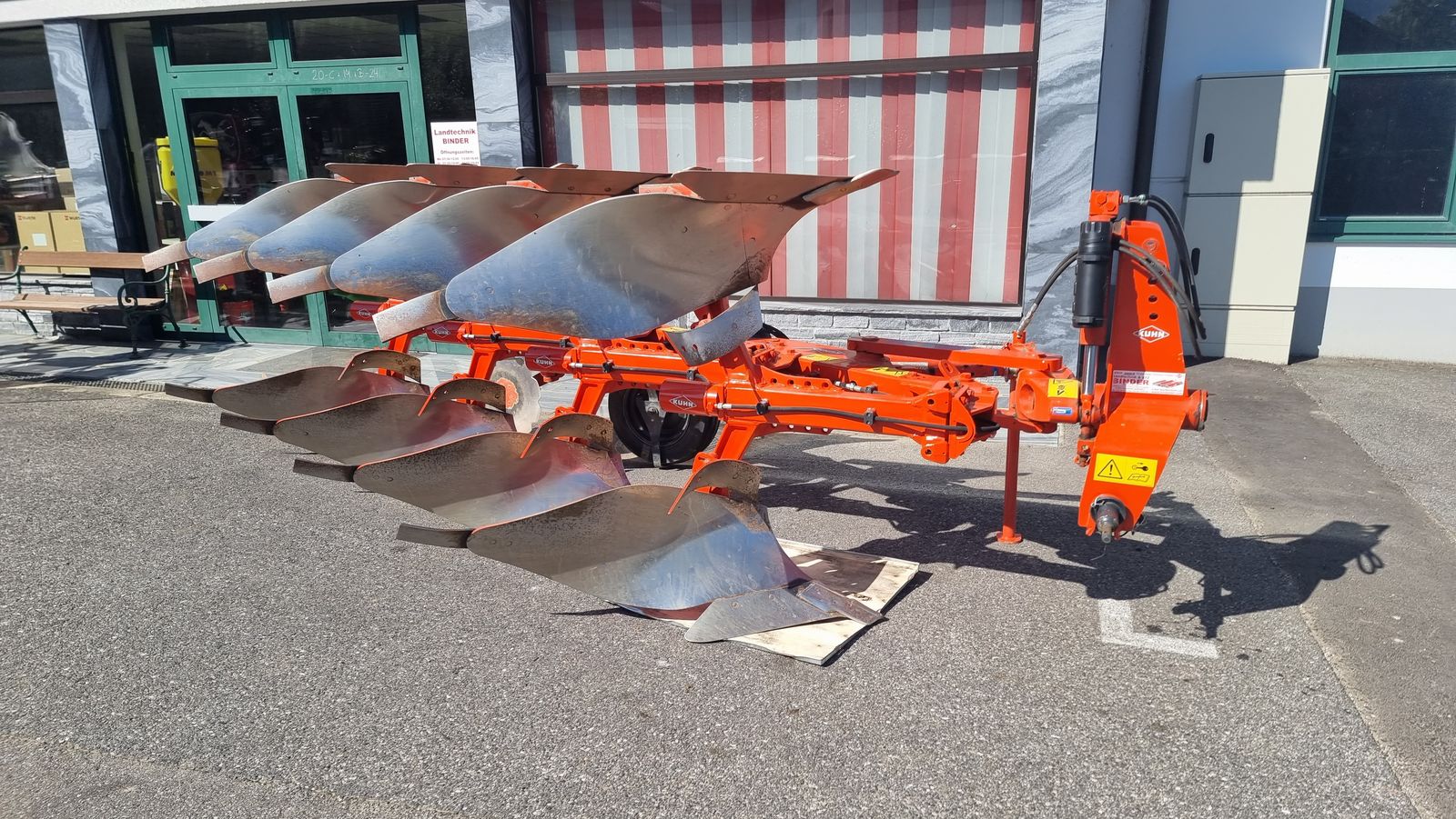 Kuhn 113 NSH 4-scharig mit hydr. Steinsicherung 2