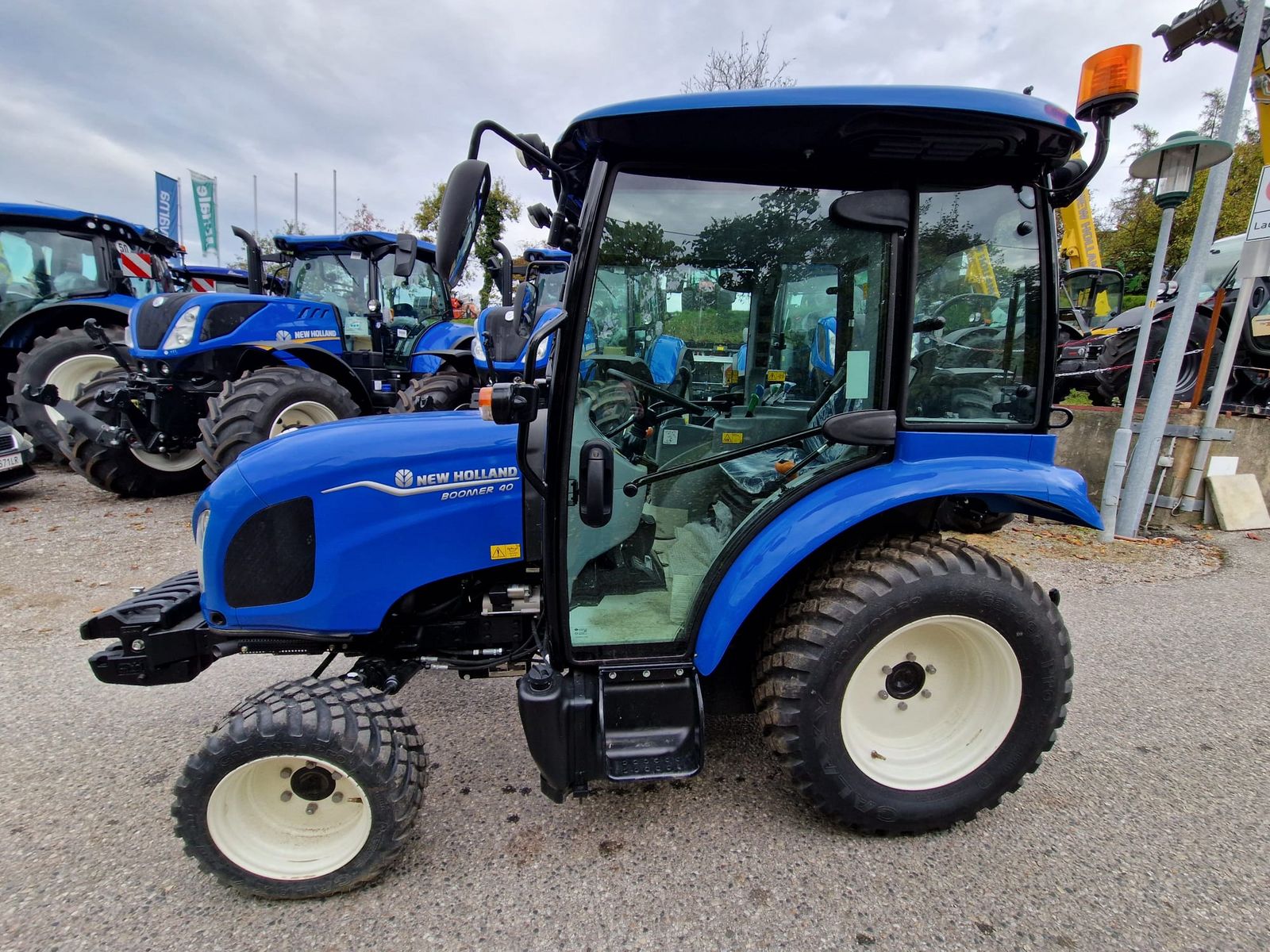 New Holland Boomer 40 2