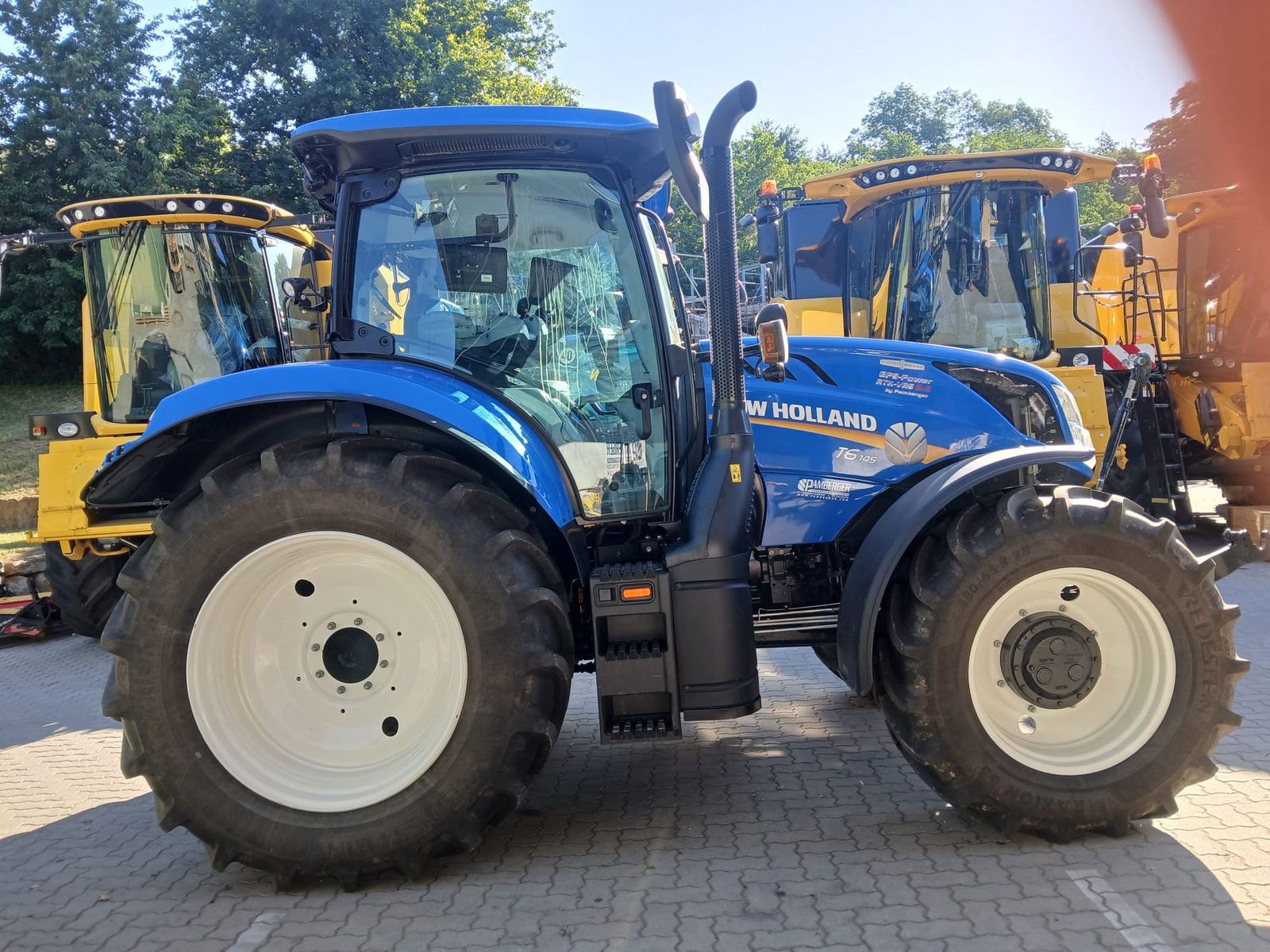 New Holland T6.145 Auto Command (Stage V) 3