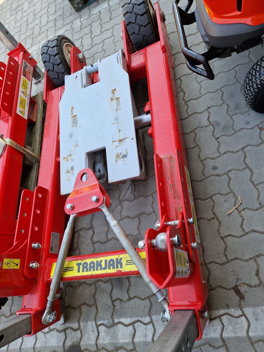 TRAKJEK  3 Punkt Hebeplattform 2