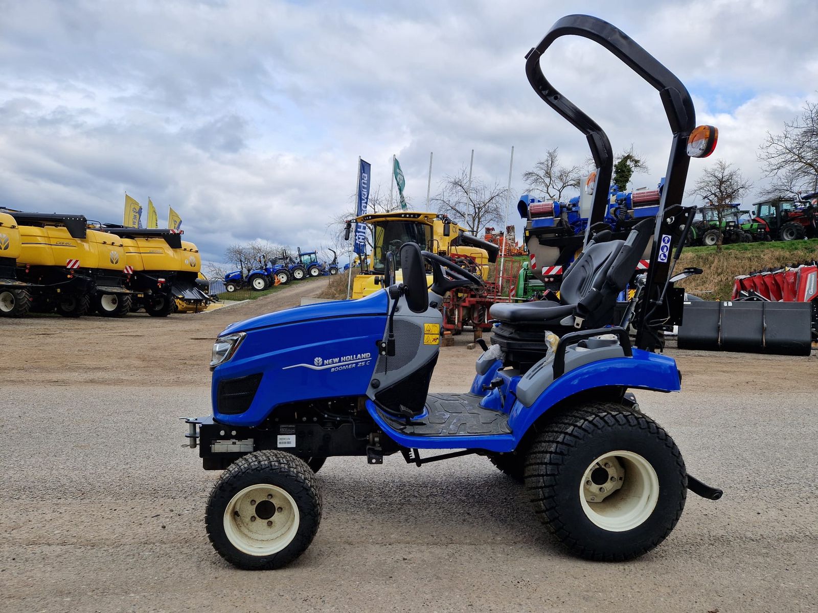New Holland Boomer 25 C 2