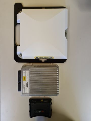Trimble NH Intellisteer / CASE AccuGuide Lenksystem
