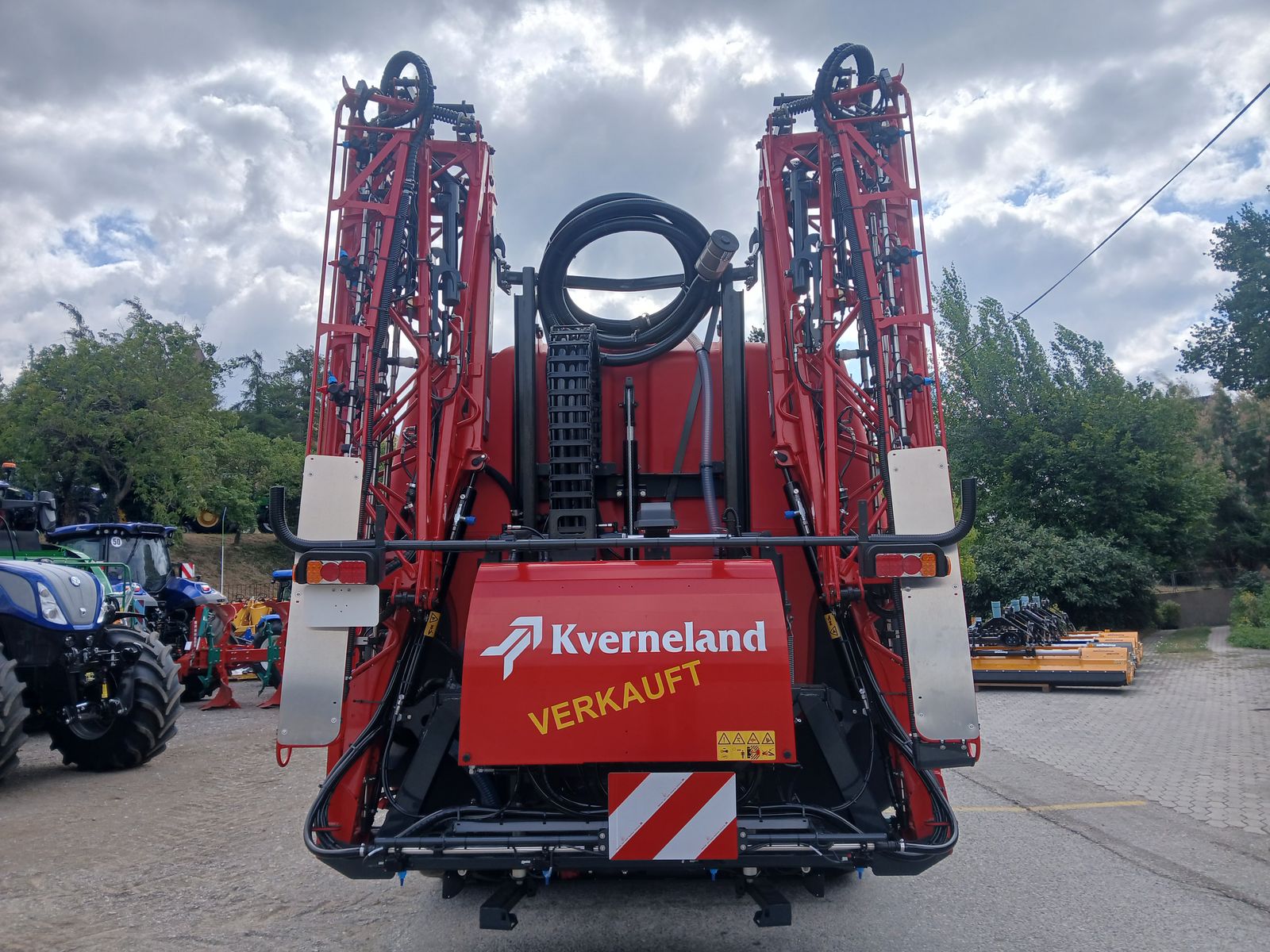 Kverneland iXter B18 1.800 l iXspray mit Fronttank