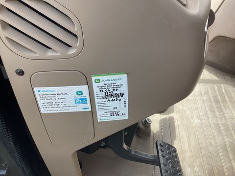 John Deere 6215R