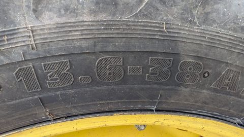 John Deere 3300