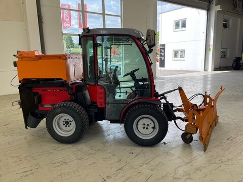 Antonio Carraro SP 4400  inkl. Schild mit Pflug und Streuer