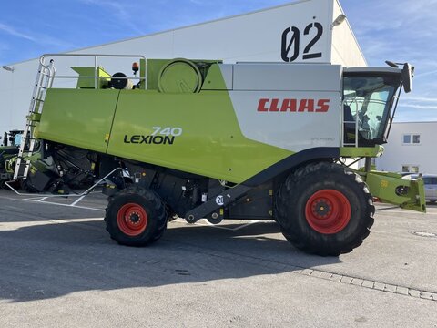 <strong>CLAAS Lexion 740</strong><br />