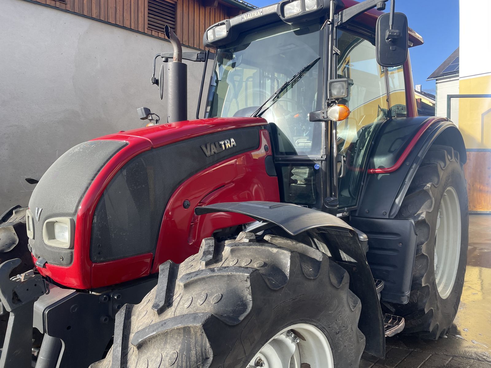 Valtra N 141 Hi-Tech 1
