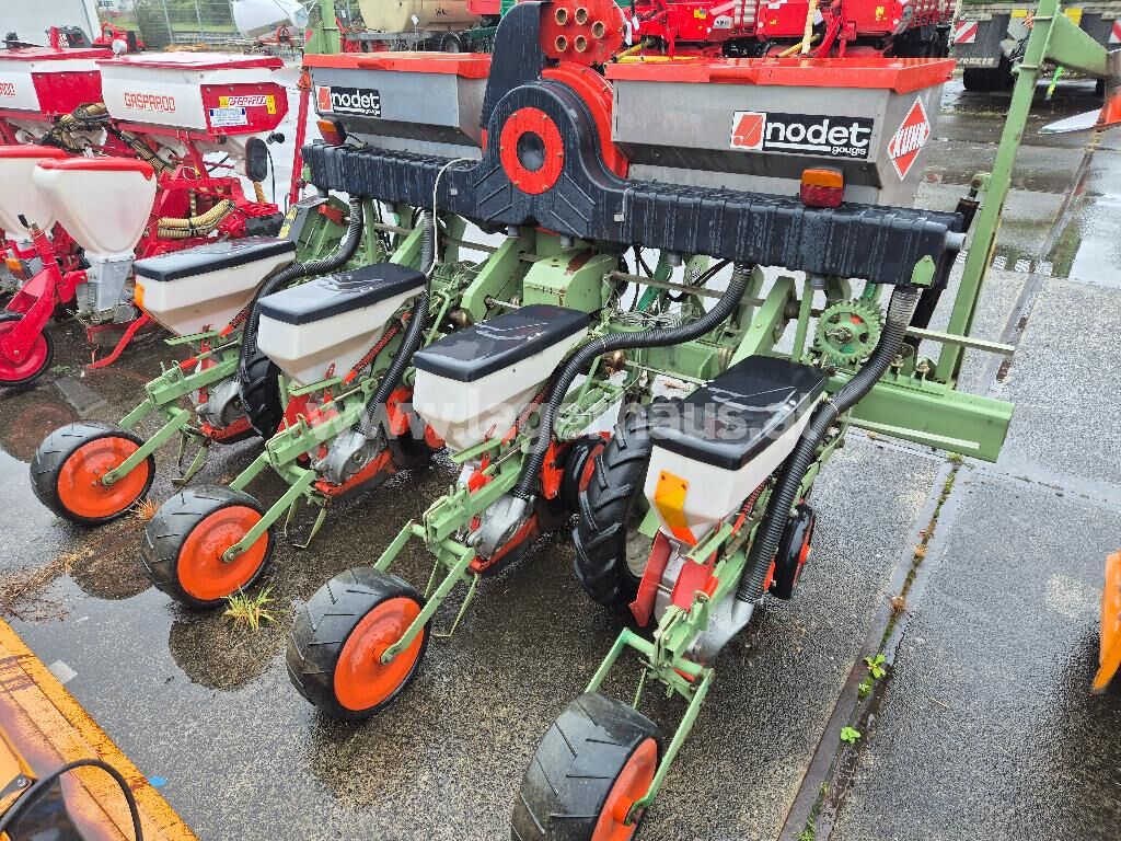 Kuhn NODET MAISSETZGERÄT 2