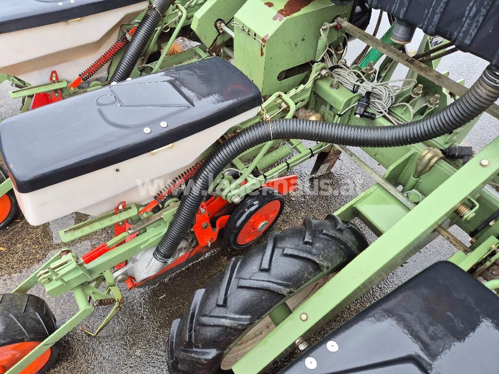 Kuhn NODET MAISSETZGERÄT 3