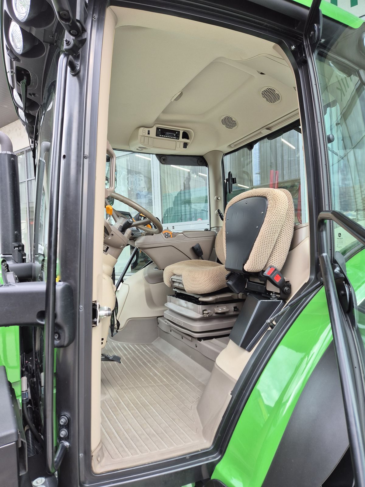 John Deere 6110 3