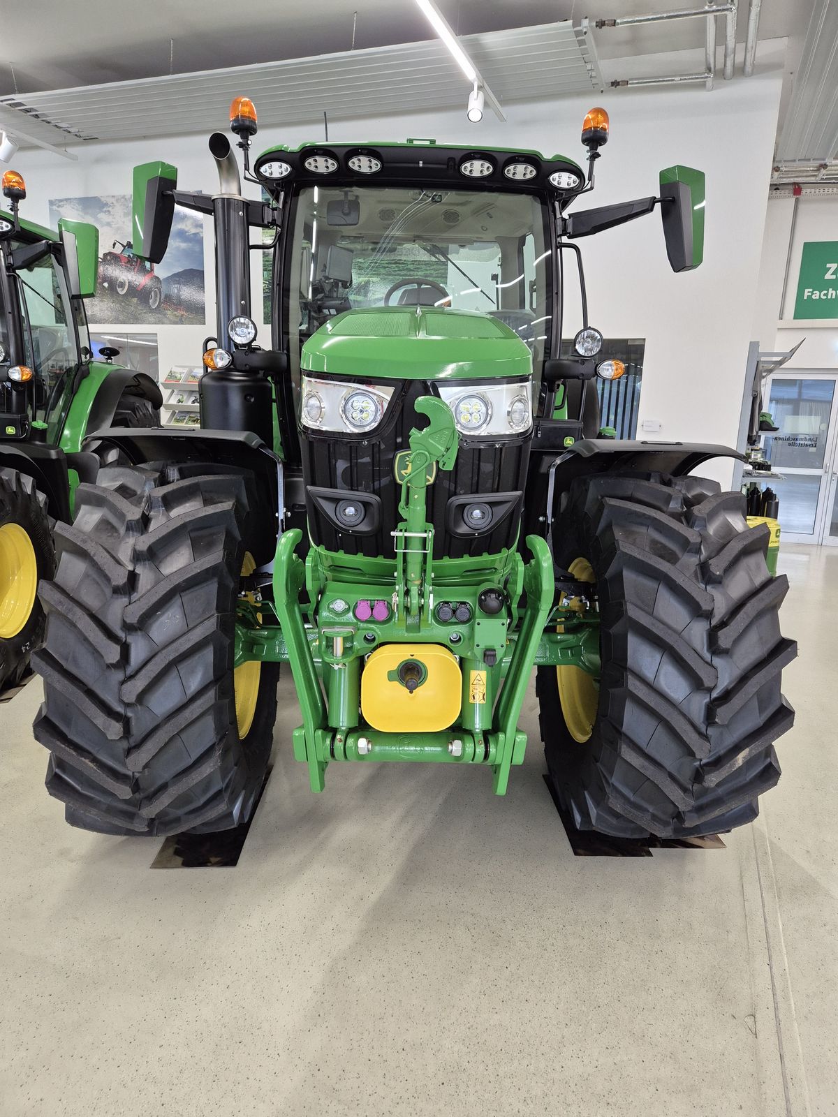 John Deere 6R 185 2