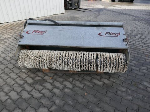 Fliegl Kehrmaschine mit Schwergutschaufel - 2m 2