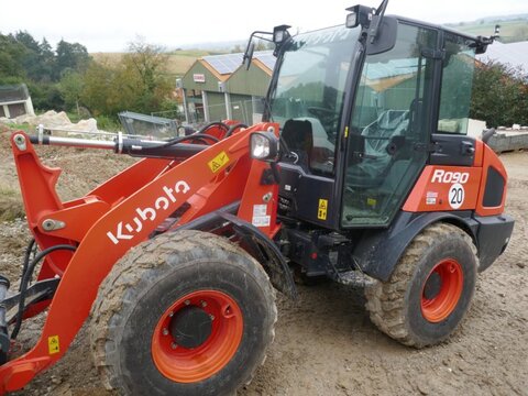 Kubota R090