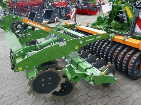 Amazone Catros + 3003 mit Matrixprofil-Keilringwalze