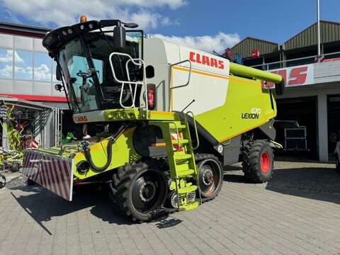 <strong>CLAAS Lexion 670</strong><br />