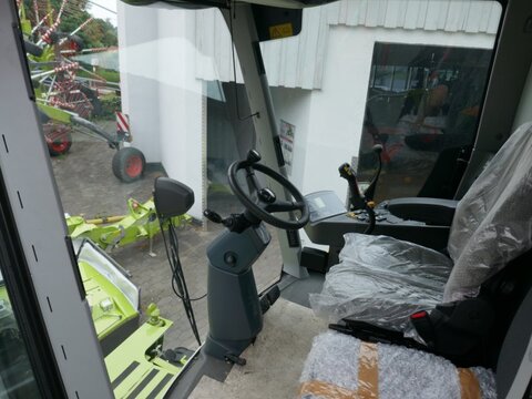 CLAAS Avero 240